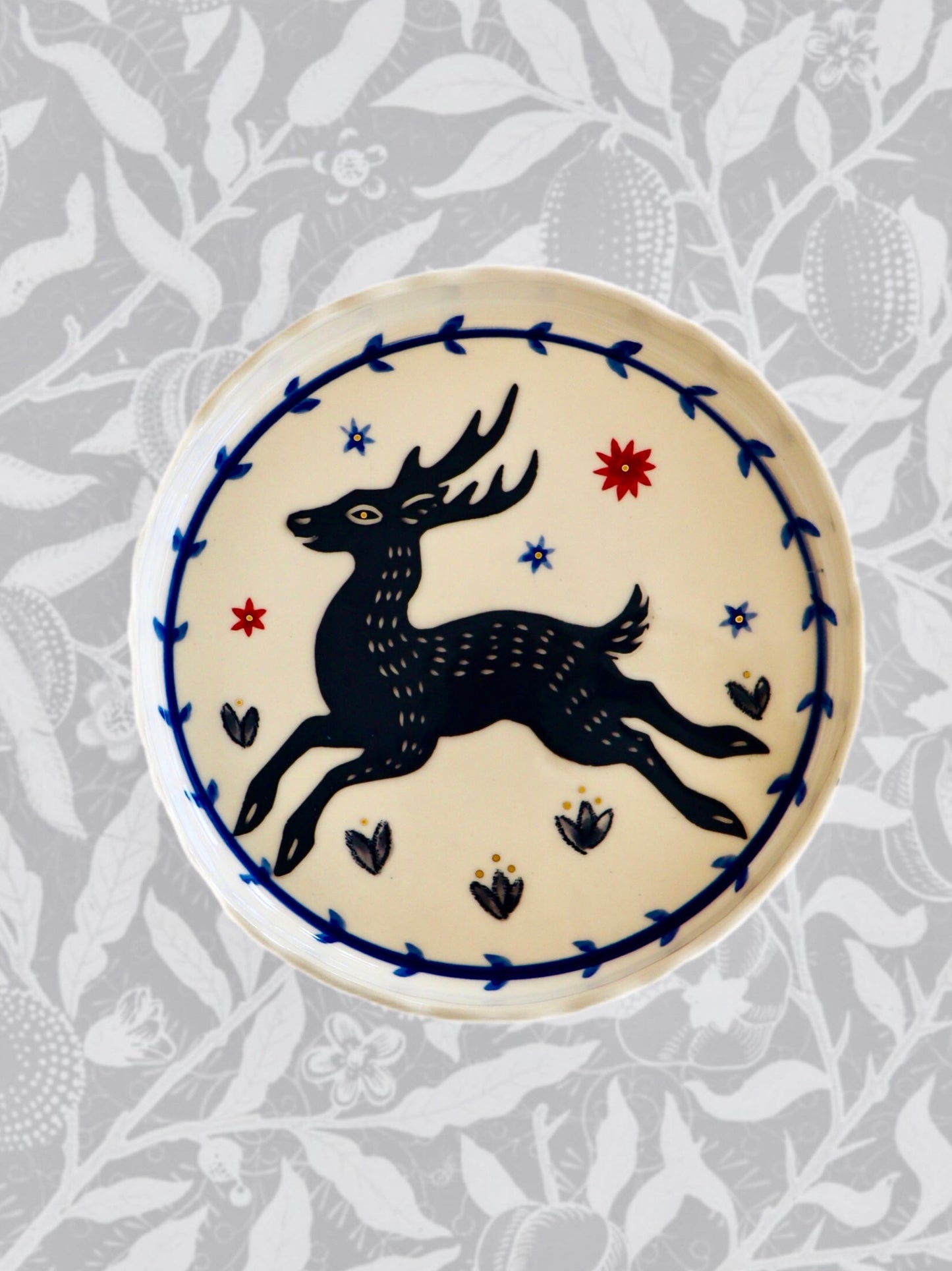 Small plate +black flower+