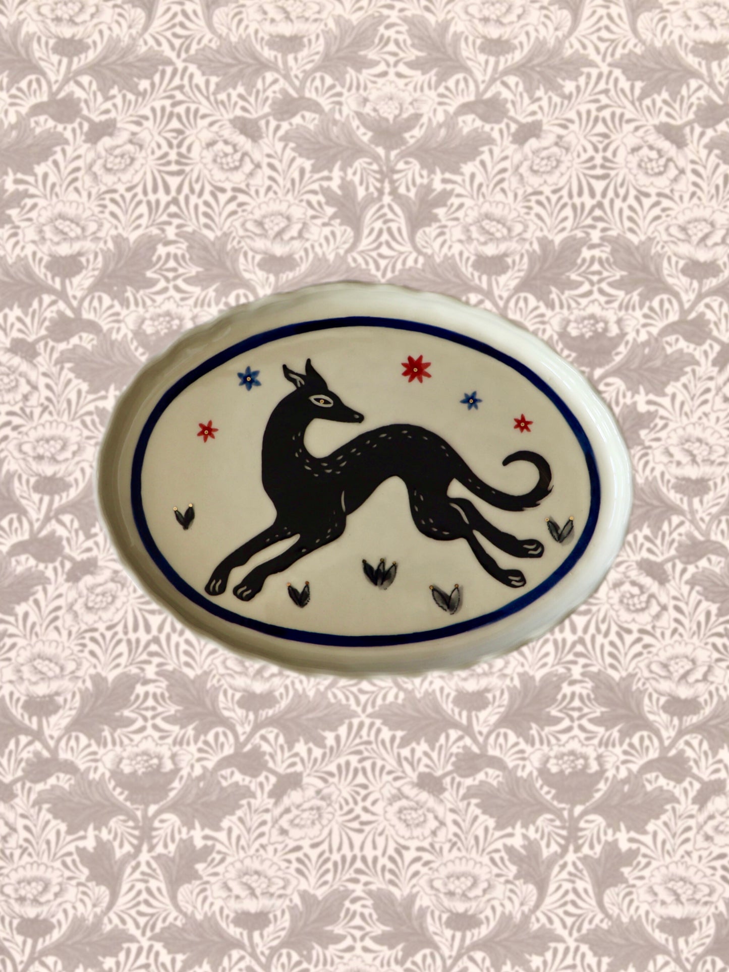 Small plate +black flower+