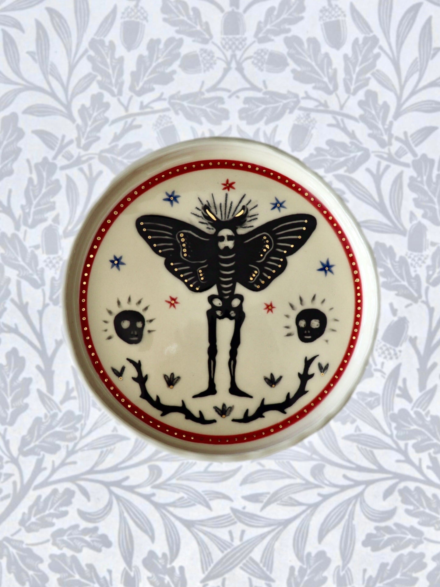 Small plate +black flower+