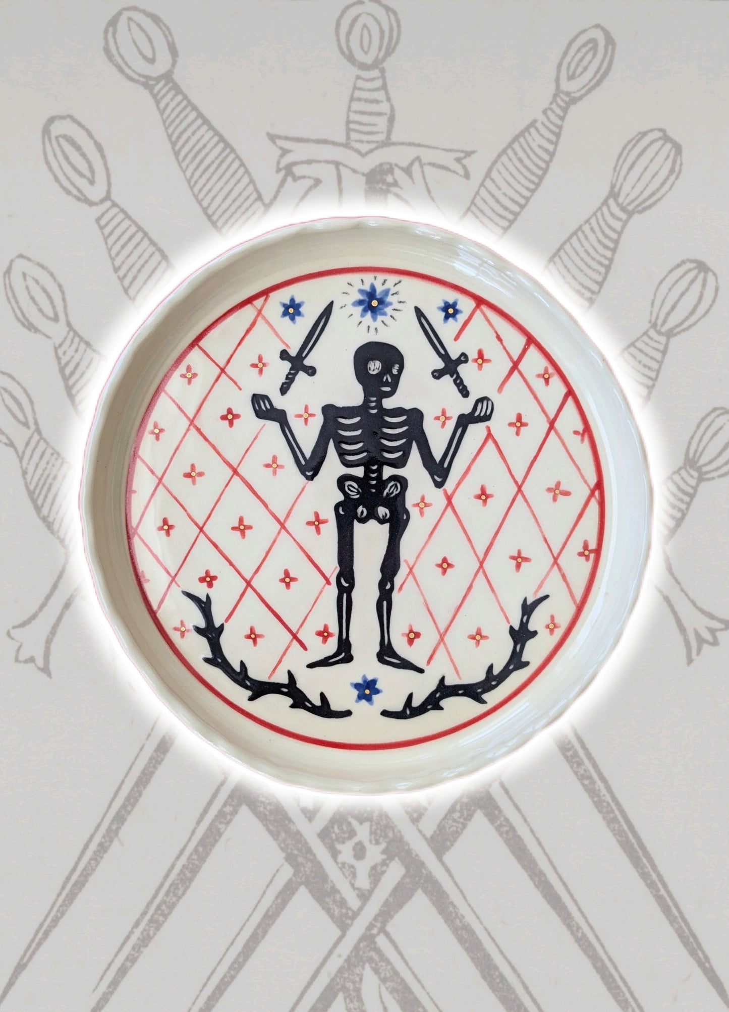 Small plate +black flower+