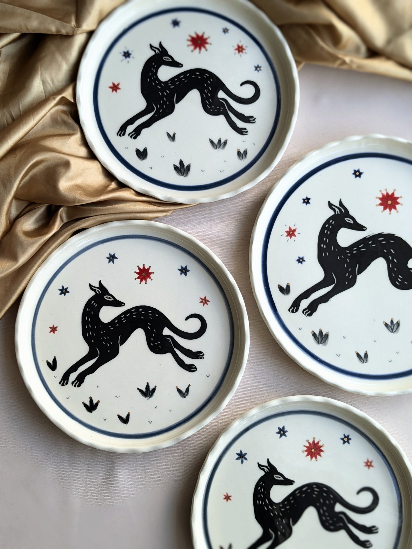 Small plate +black flower+