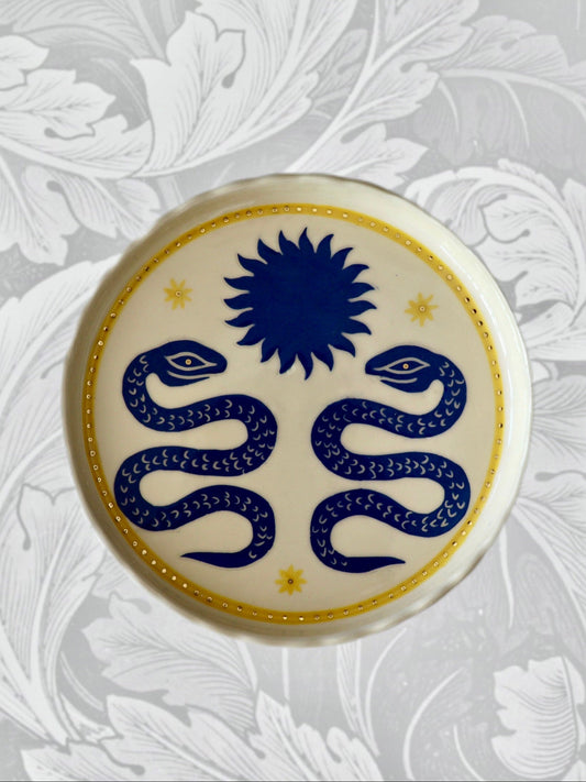 Small plate +black flower+