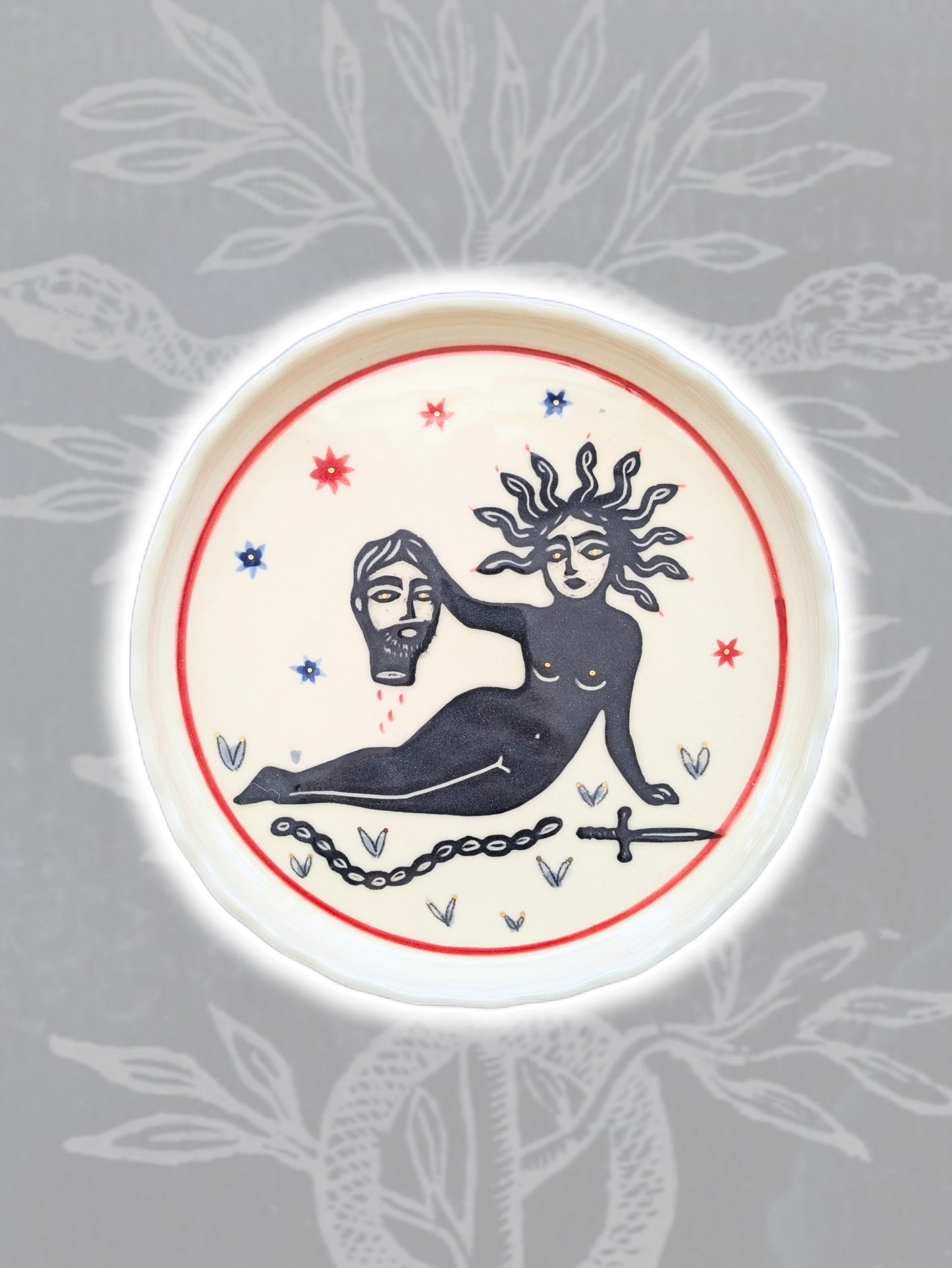 Small plate +black flower+