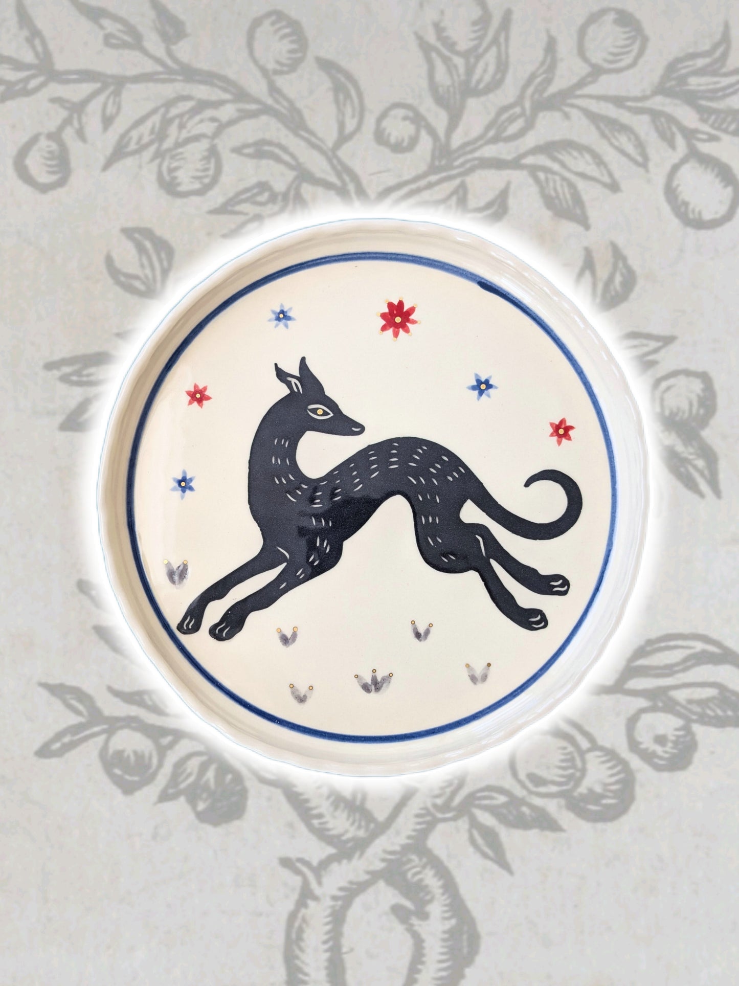 Small plate +black flower+