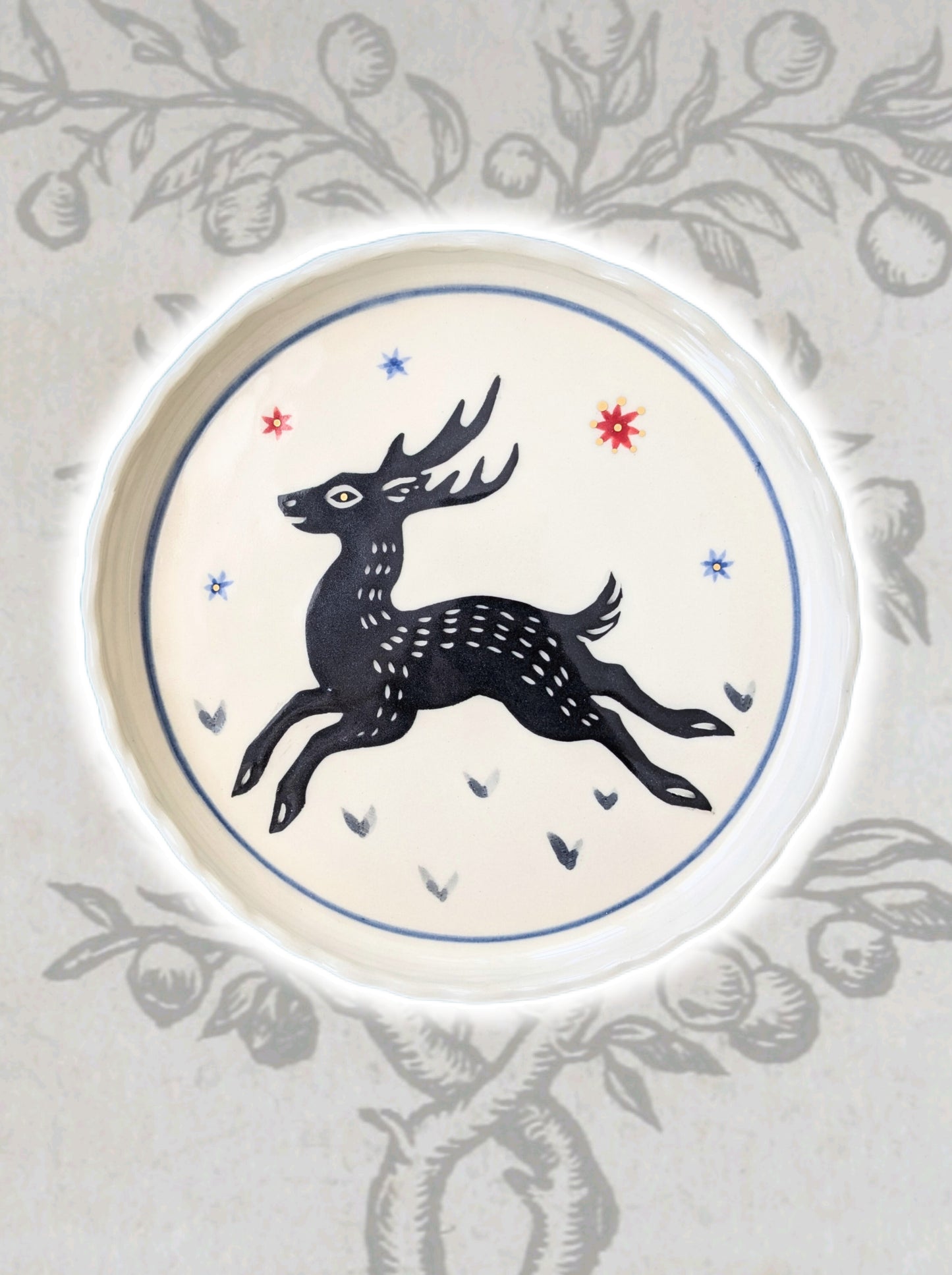 Small plate +black flower+