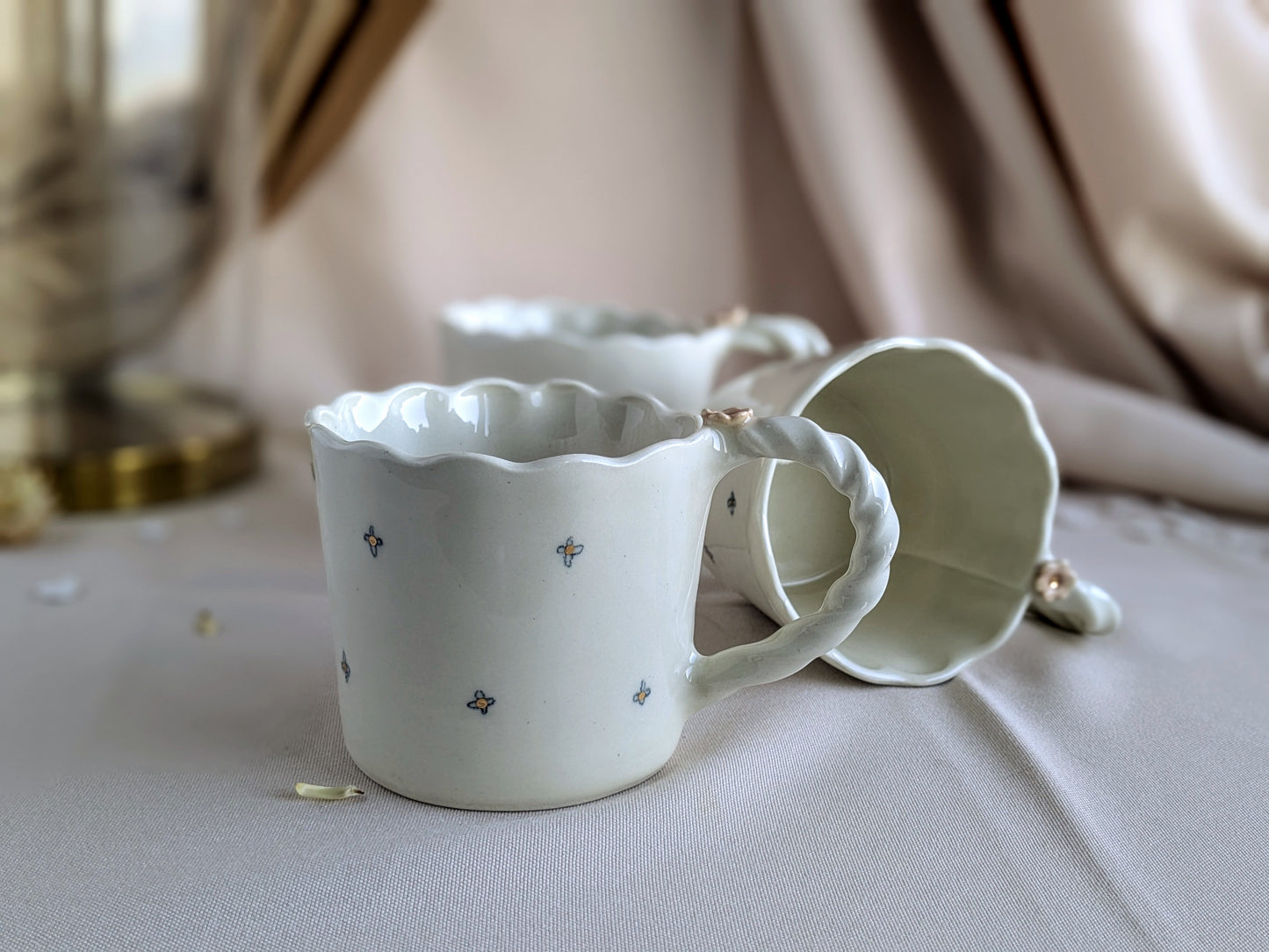 Small cup +pink flowers+