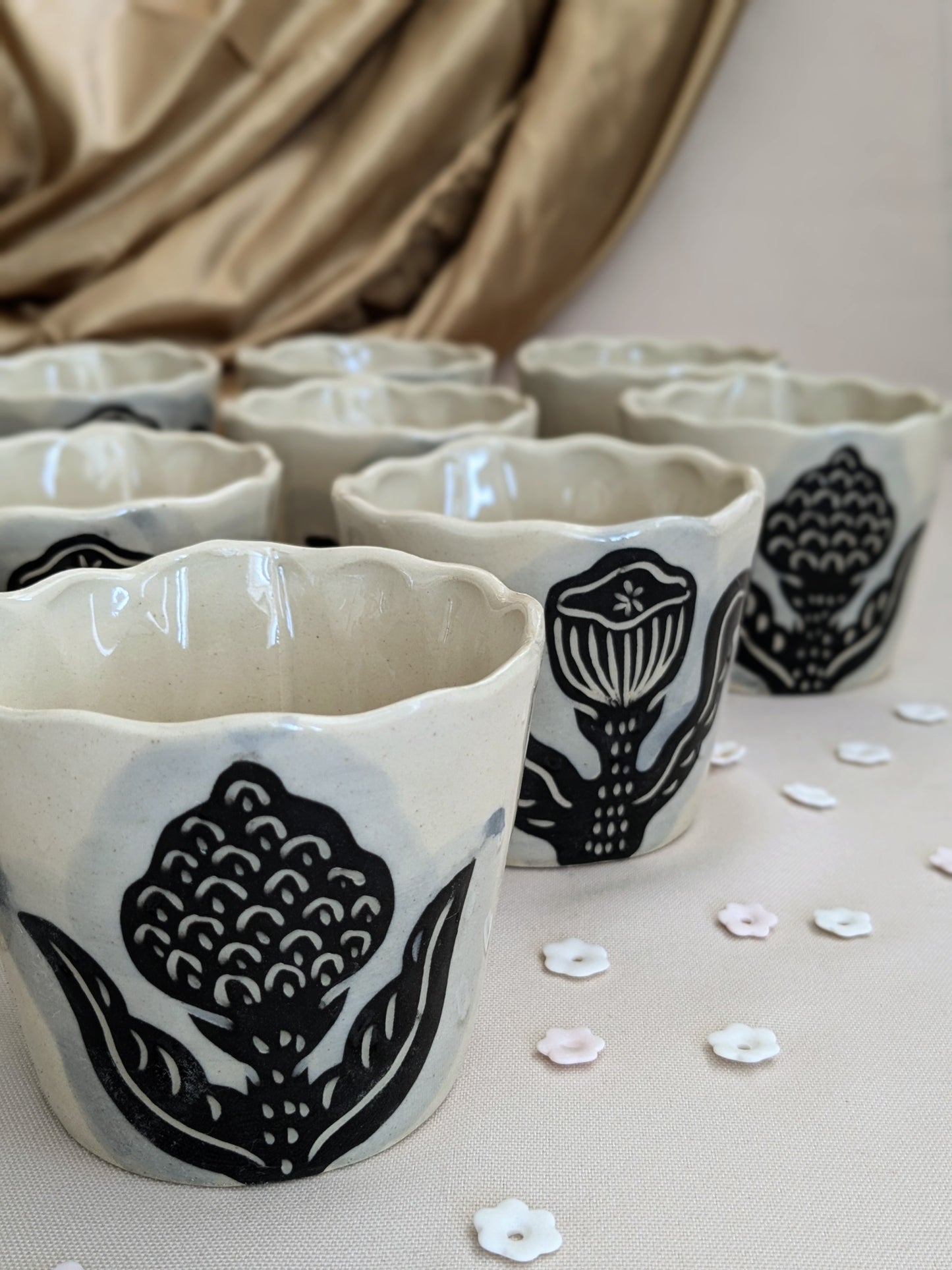 Small glass + black flower I+