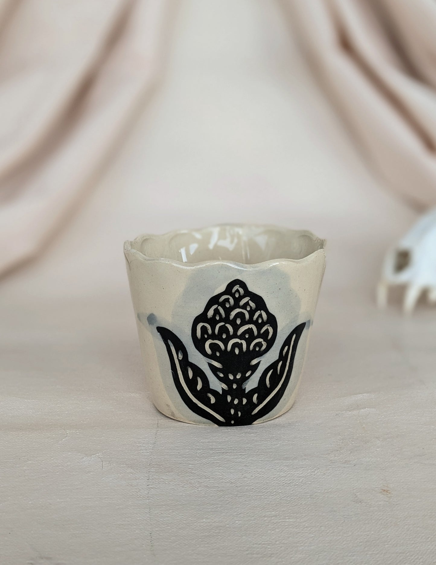 Small glass + black flower I+